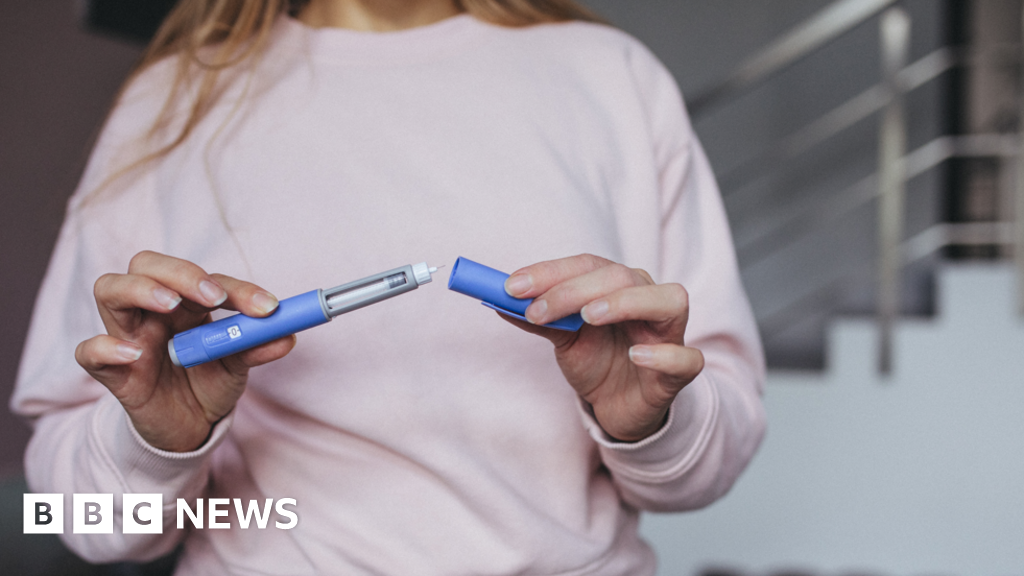 Pharmacy leaders warn of weight loss jabs online