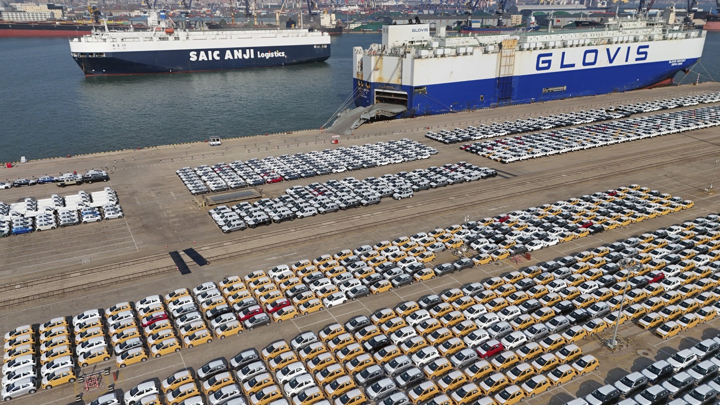 Chinese exports rose 10.7% in December as US tariffs loom: NPR