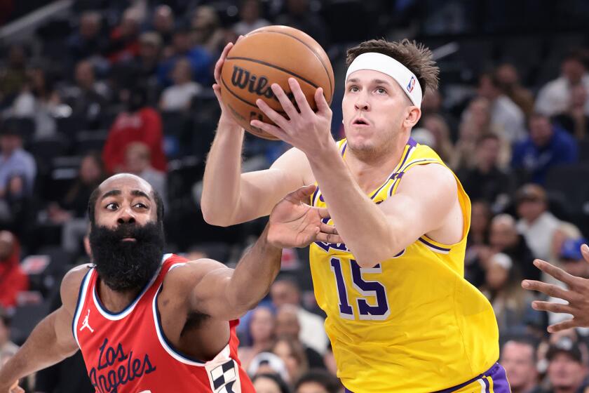 Lakers router the clippers, win their first game after emotional Anthony Davis Trade