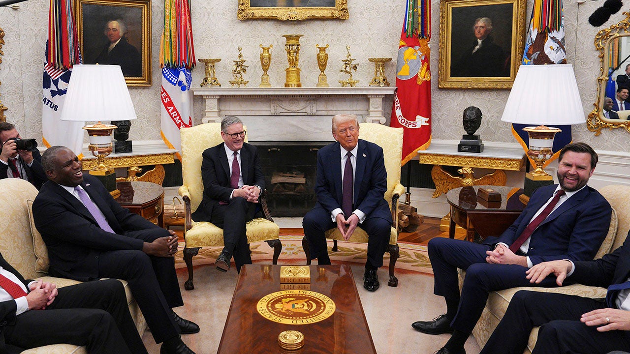 Vance reduces free speech in Europe during the British PM visit