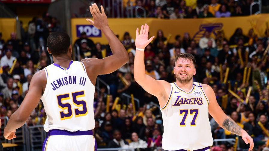 Doncic leads Lakers to the sixth consecutive victory