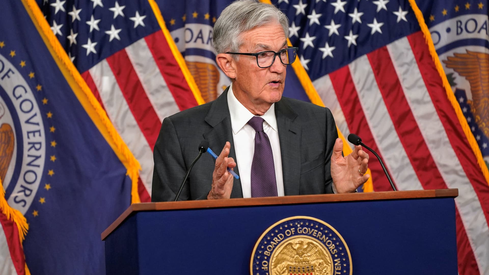 The Fed maintains stable interest rates