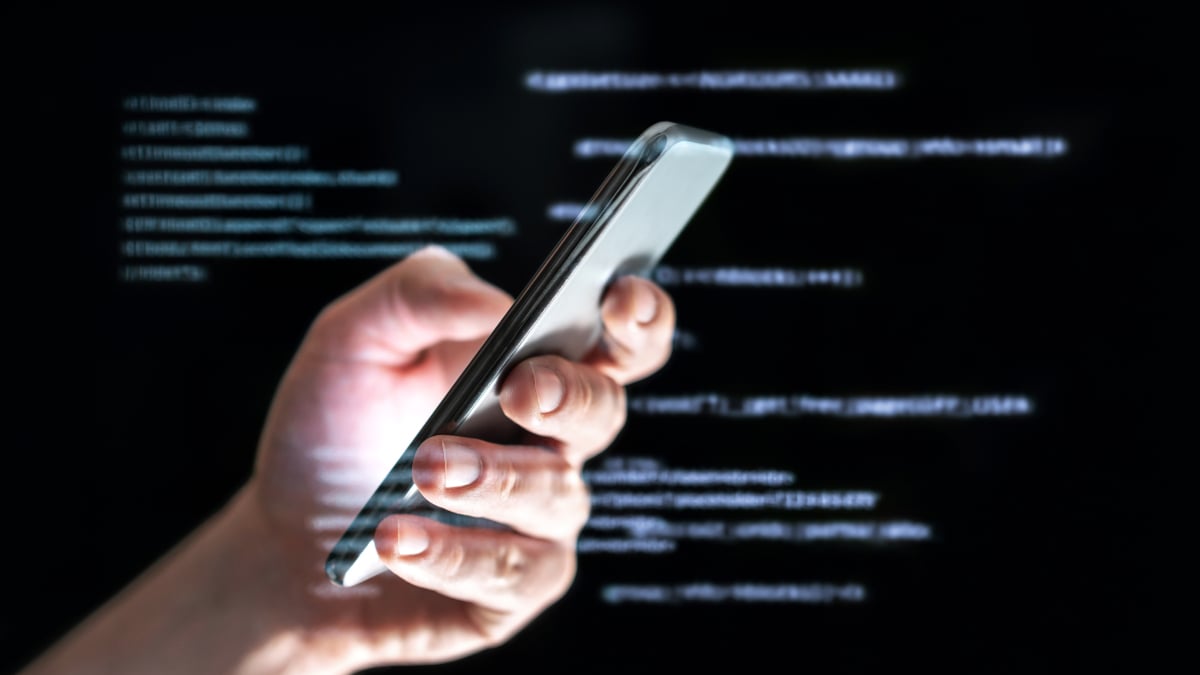 Harmful AI -character chat bots spread online, encouraged by online communities