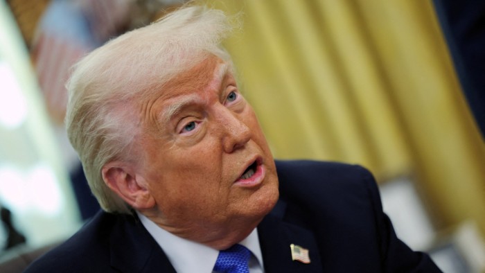 Trump to hit the countries that buy Venezuelane oil with a 25% tariff