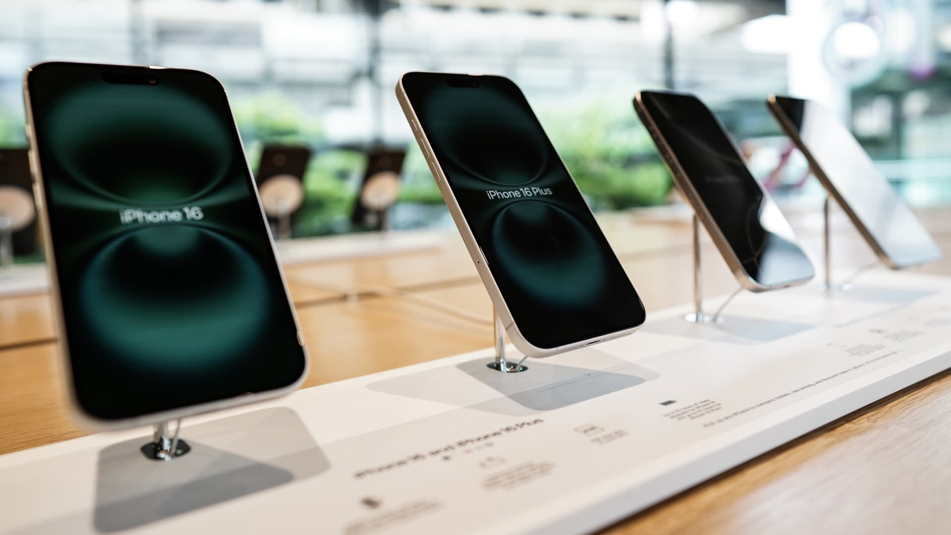 Apple iPhone Assembly in India will not depreciate China Claw: Moffett