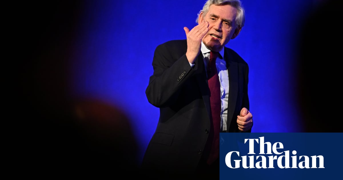 Gordon Brown enters a criminal complaint against the media empire of Rupert Murdoch | Phone Hacking