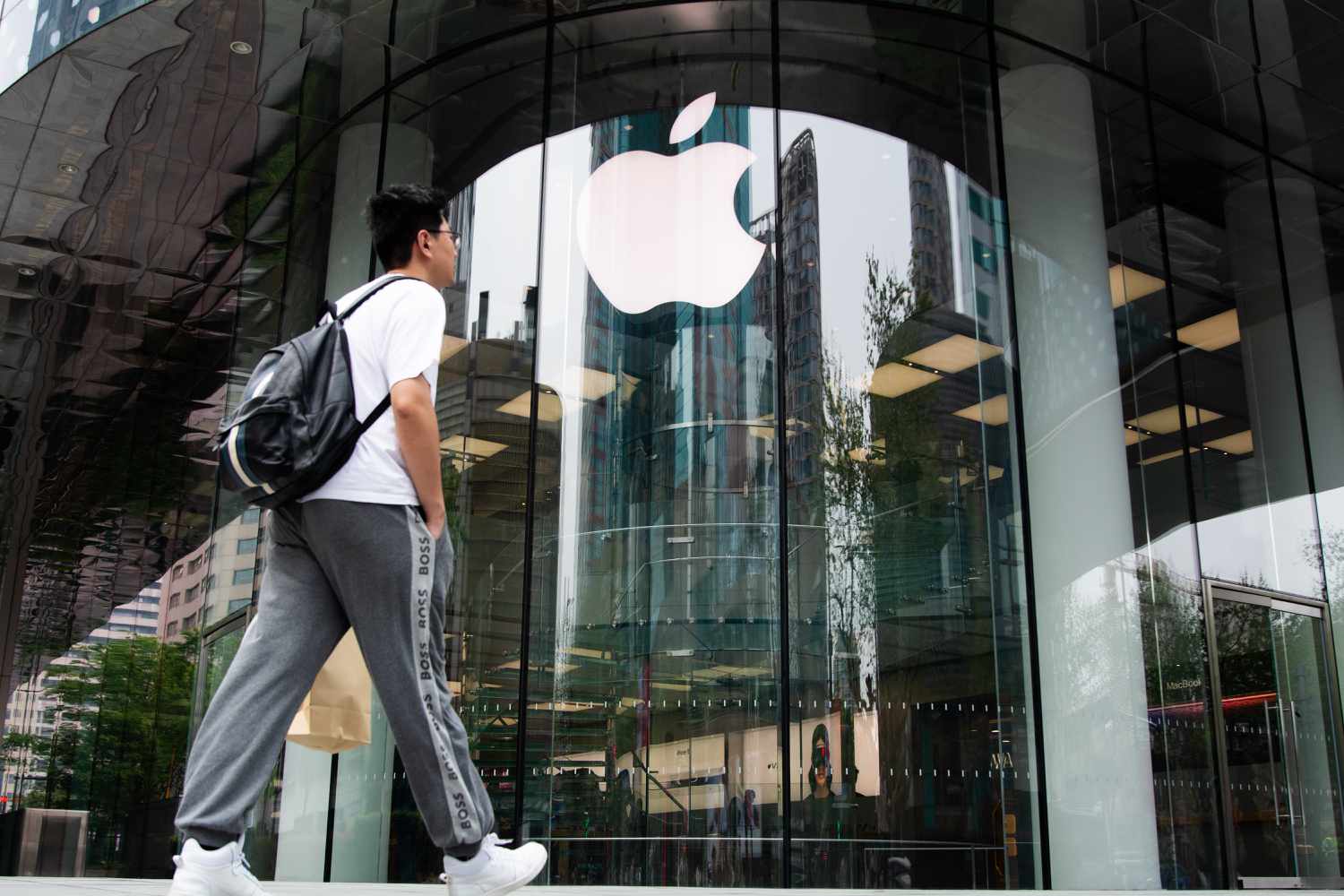 Apple runs a great 7 supplies on Friday to limit the unstable week