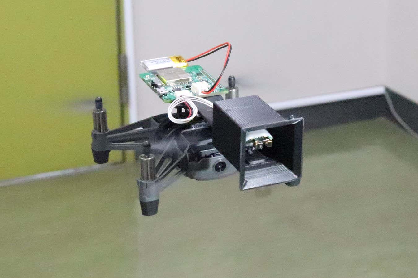 Drone seeking a scent uses antenna moths to follow the smell