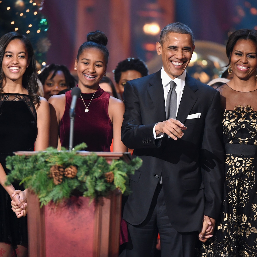 Barack Obama shares photo of Malia Obama, Sasha Obama, Michelle Obama