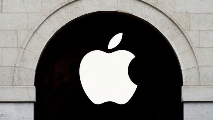 Trump is threatened by Apple 25% tariff on iPhones