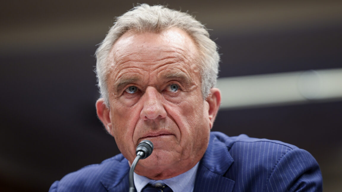 Anti-vaccine Kwakzalvers hired by RFK Jr. started working in the health department