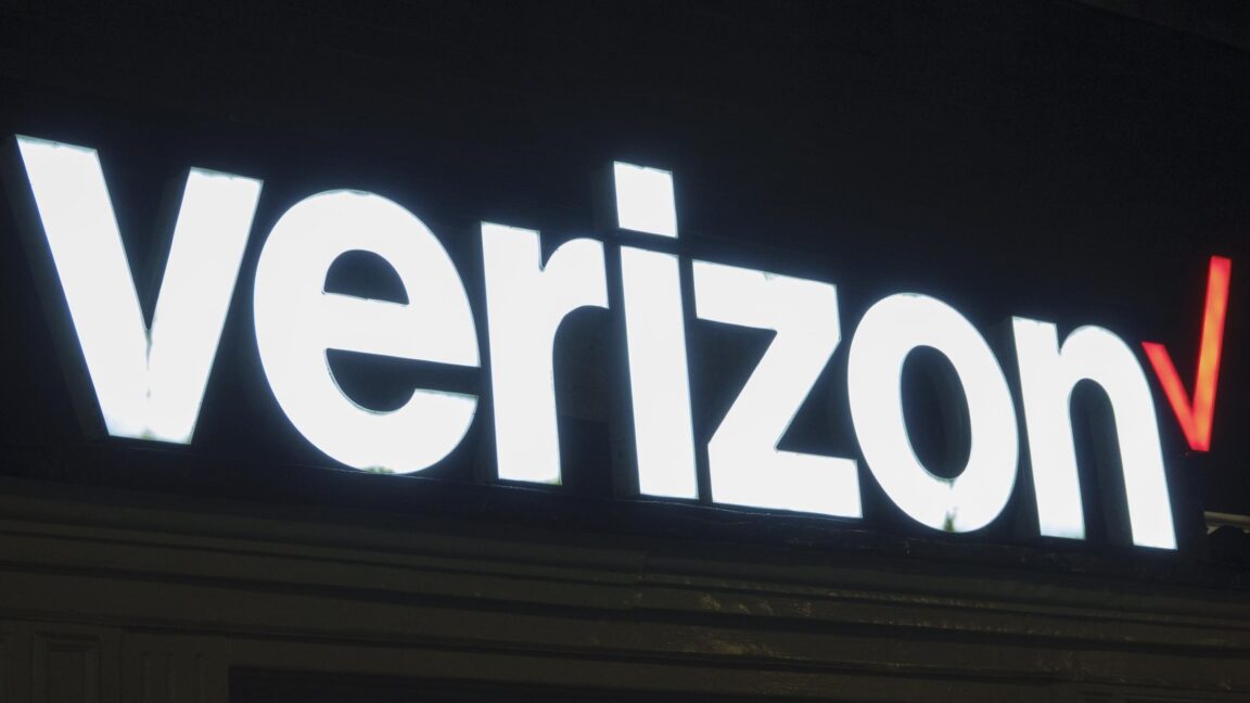 A Verizon logo displayed on the outside of a store.