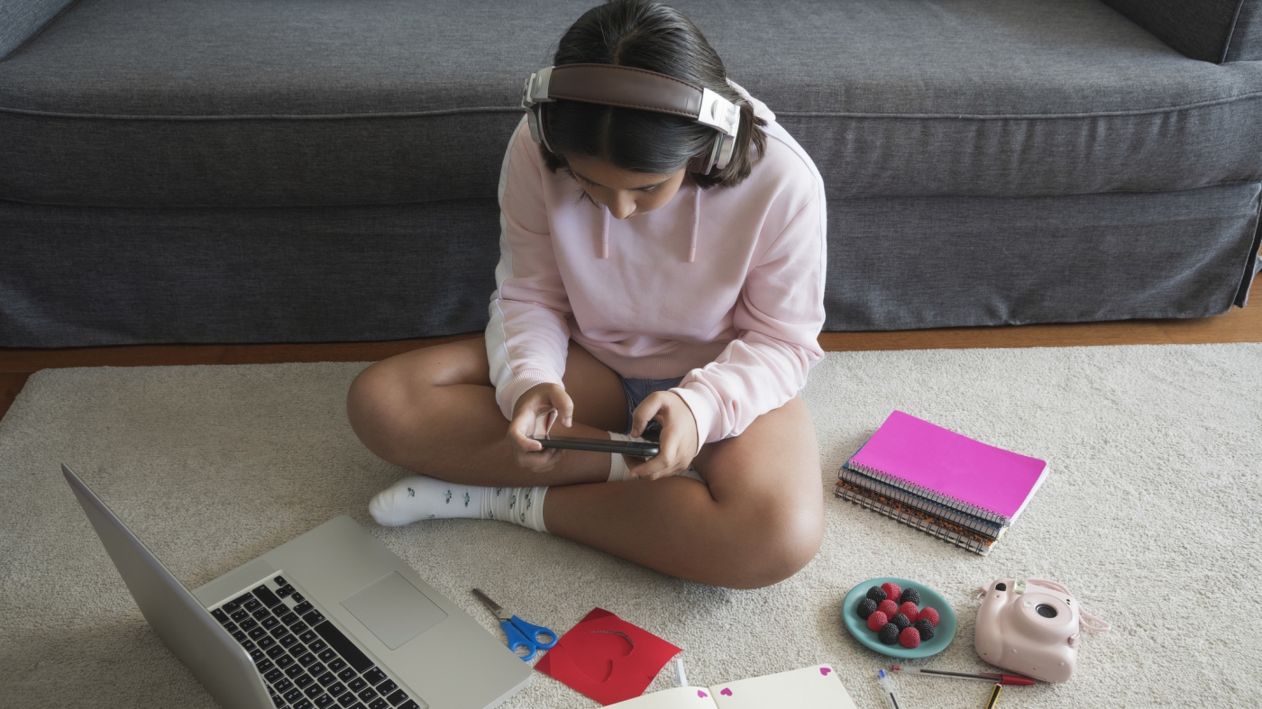Social media use is linked to lower reading and memory scores in adolescents: recordings