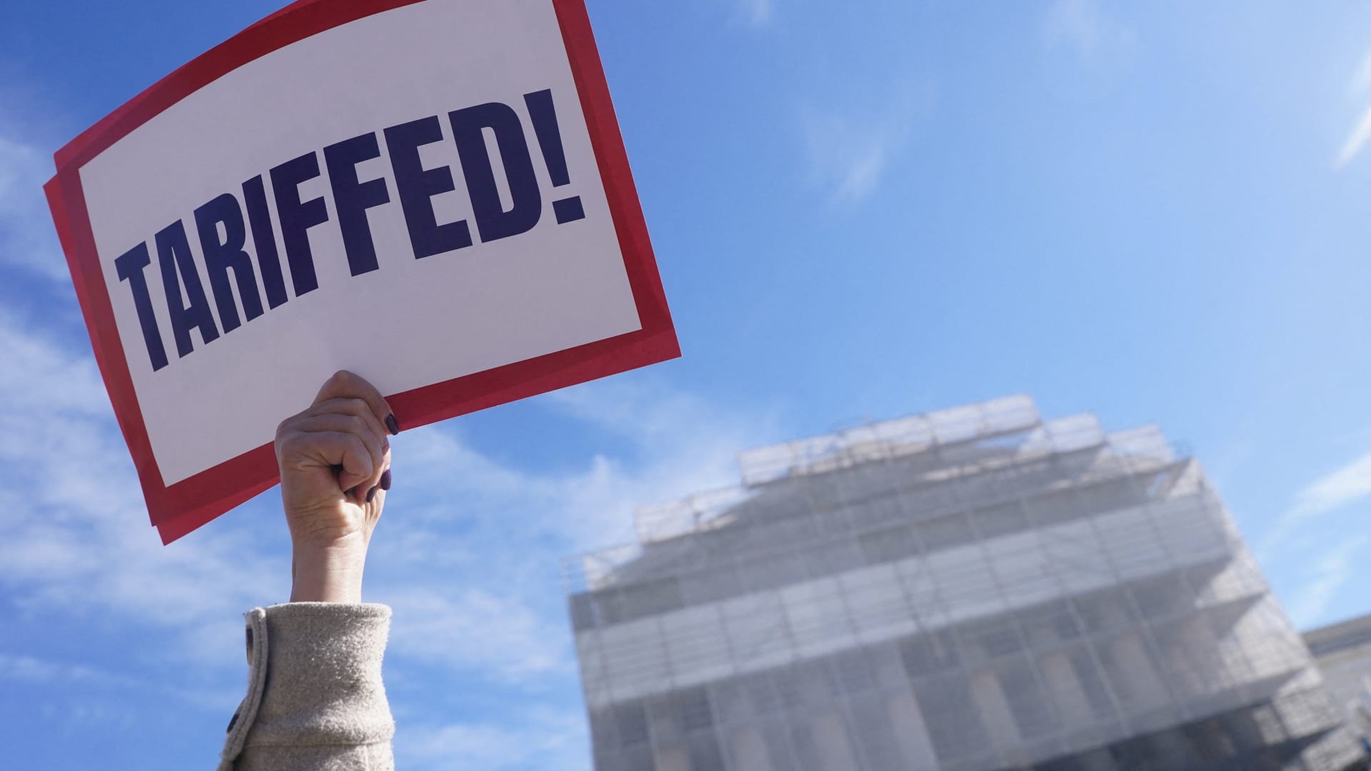 Supreme Court Likely to Kill Trump Tariffs: Prediction Markets