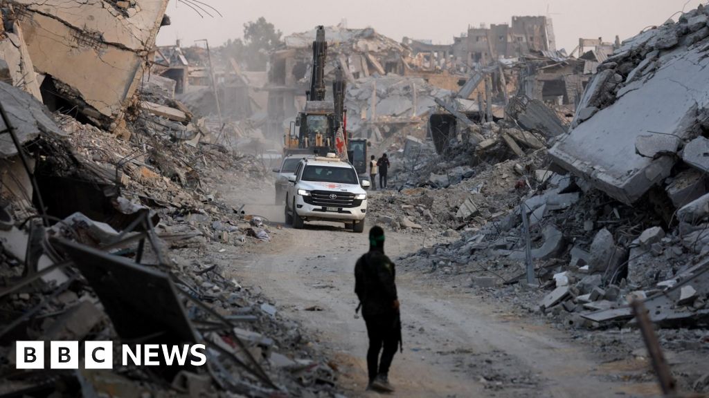 Hamas hands over the Red Cross coffin containing the body of the Gaza hostage
